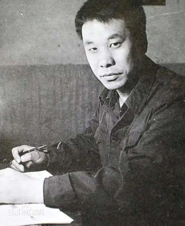 <p>刘心武旧照</p>