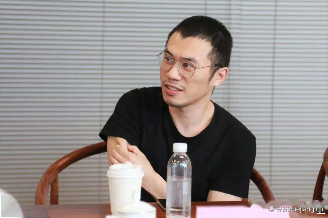 <p>作家紫金陈参加活动</p>